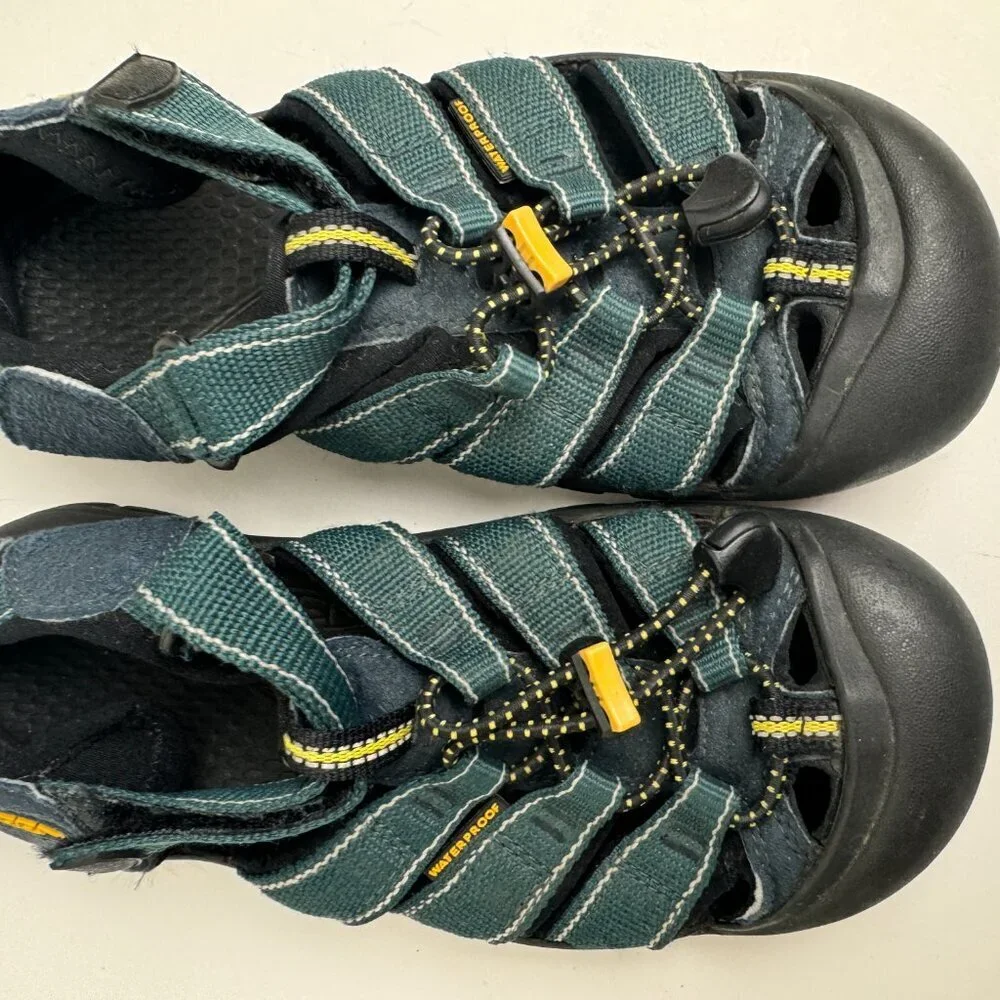 Keen Sandals Hiking Waterproof  Size 6 ( Big)